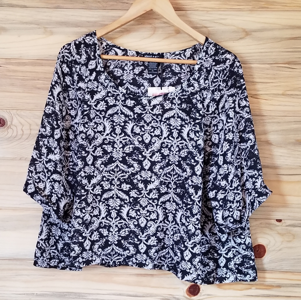 About A Girl Ladies Floral Blouse XL NWT